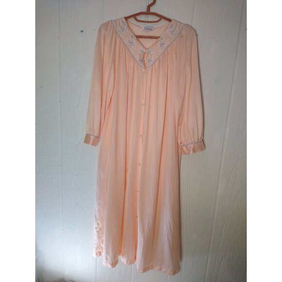 Vanity Fair Other - Vtg Vanity Fair Women's M Long Sleeve Robe Pink Satiny Button Front Antron Nylon